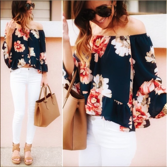 SHEIN Tops - HP🎉 Sz LP-XLP Navy Floral Shoulders Out